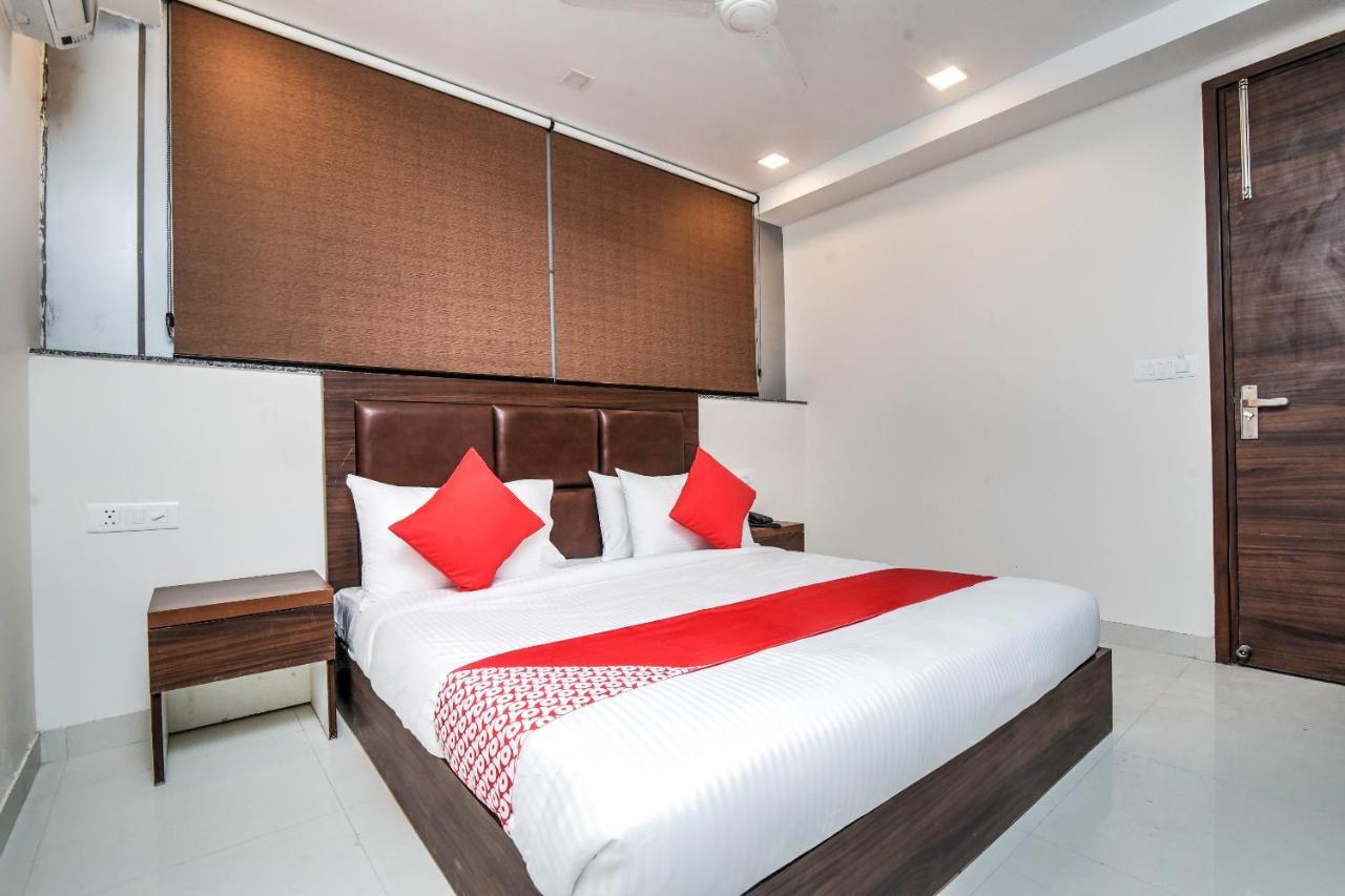 Oyo 23191 Flagship Hotel Raj Madan Ameerpet Hyderabad Exterior photo