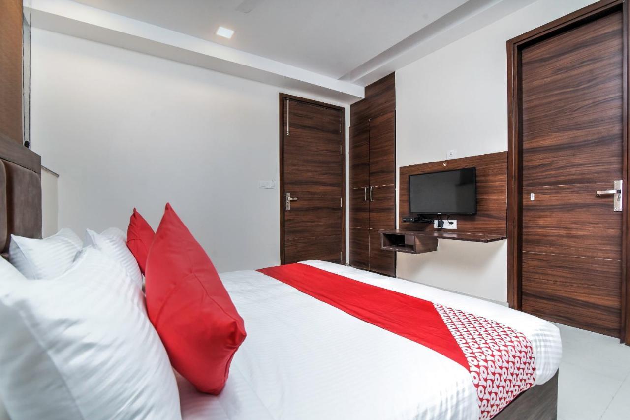 Oyo 23191 Flagship Hotel Raj Madan Ameerpet Hyderabad Exterior photo