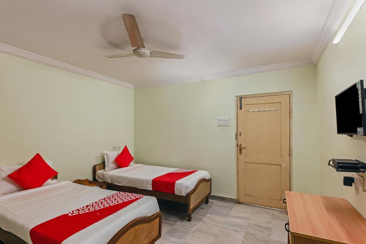 Oyo 23191 Flagship Hotel Raj Madan Ameerpet Hyderabad Exterior photo