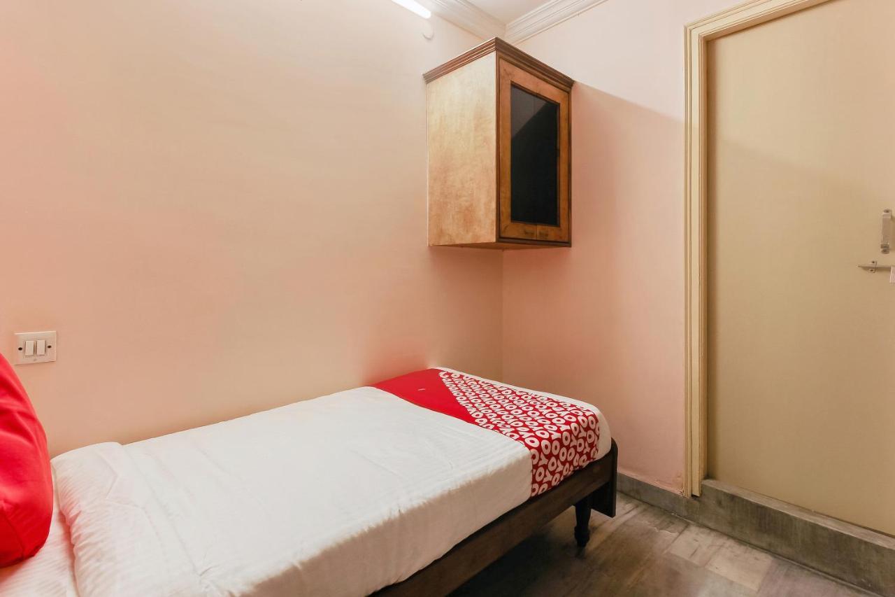 Oyo 23191 Flagship Hotel Raj Madan Ameerpet Hyderabad Exterior photo