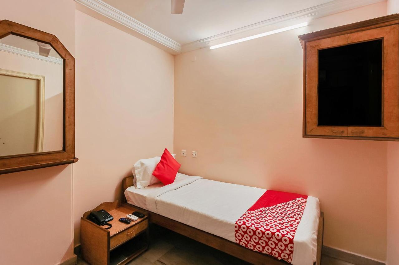 Oyo 23191 Flagship Hotel Raj Madan Ameerpet Hyderabad Exterior photo