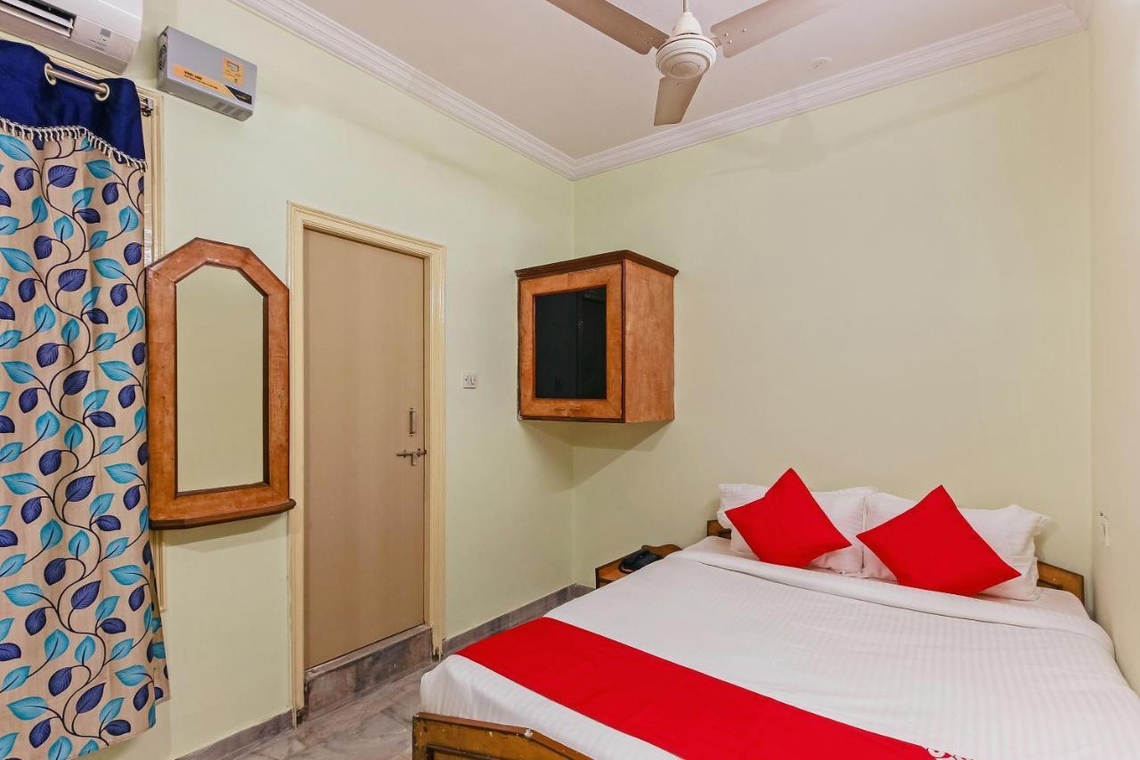 Oyo 23191 Flagship Hotel Raj Madan Ameerpet Hyderabad Exterior photo