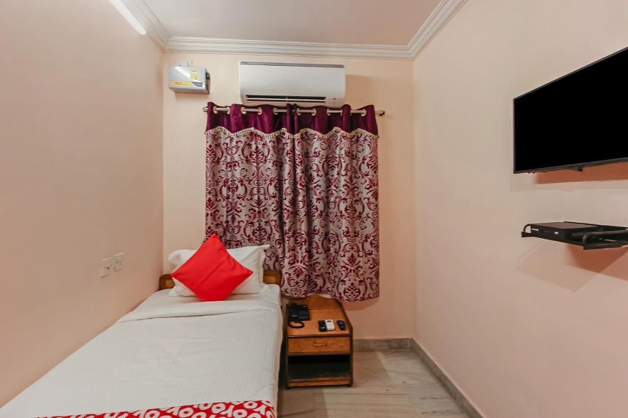 Oyo 23191 Flagship Hotel Raj Madan Ameerpet Hyderabad Exterior photo