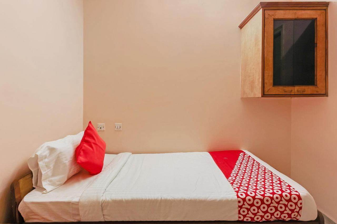 Oyo 23191 Flagship Hotel Raj Madan Ameerpet Hyderabad Exterior photo