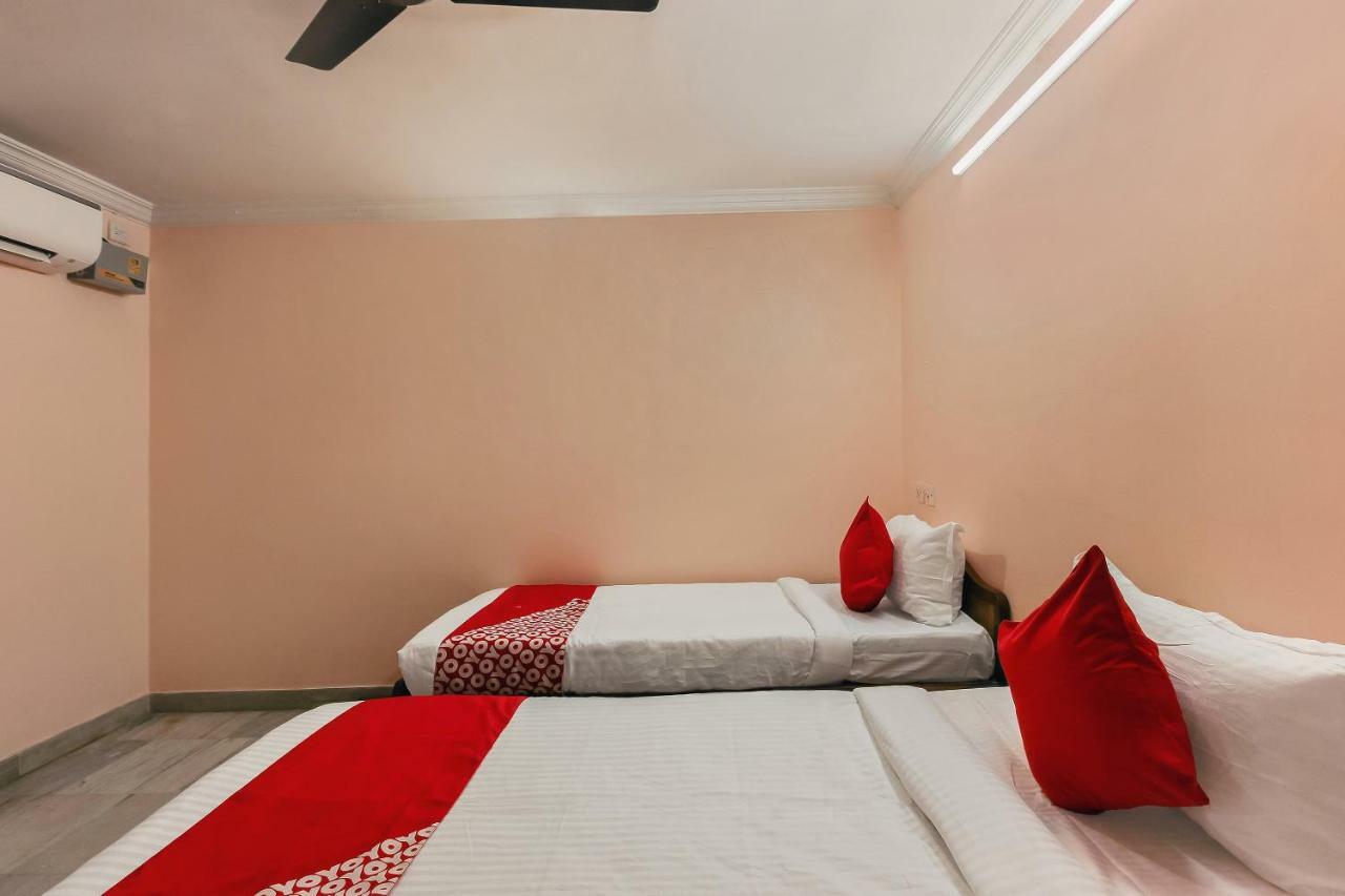 Oyo 23191 Flagship Hotel Raj Madan Ameerpet Hyderabad Exterior photo