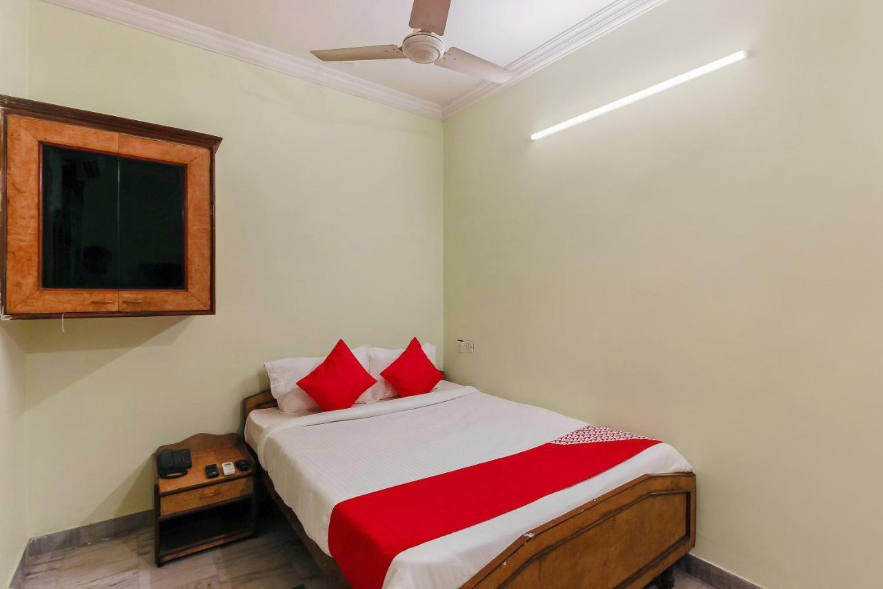 Oyo 23191 Flagship Hotel Raj Madan Ameerpet Hyderabad Exterior photo