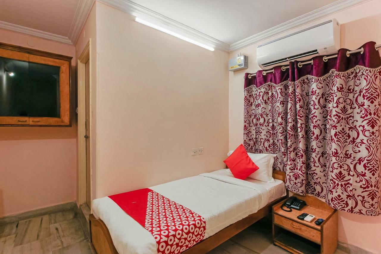 Oyo 23191 Flagship Hotel Raj Madan Ameerpet Hyderabad Exterior photo