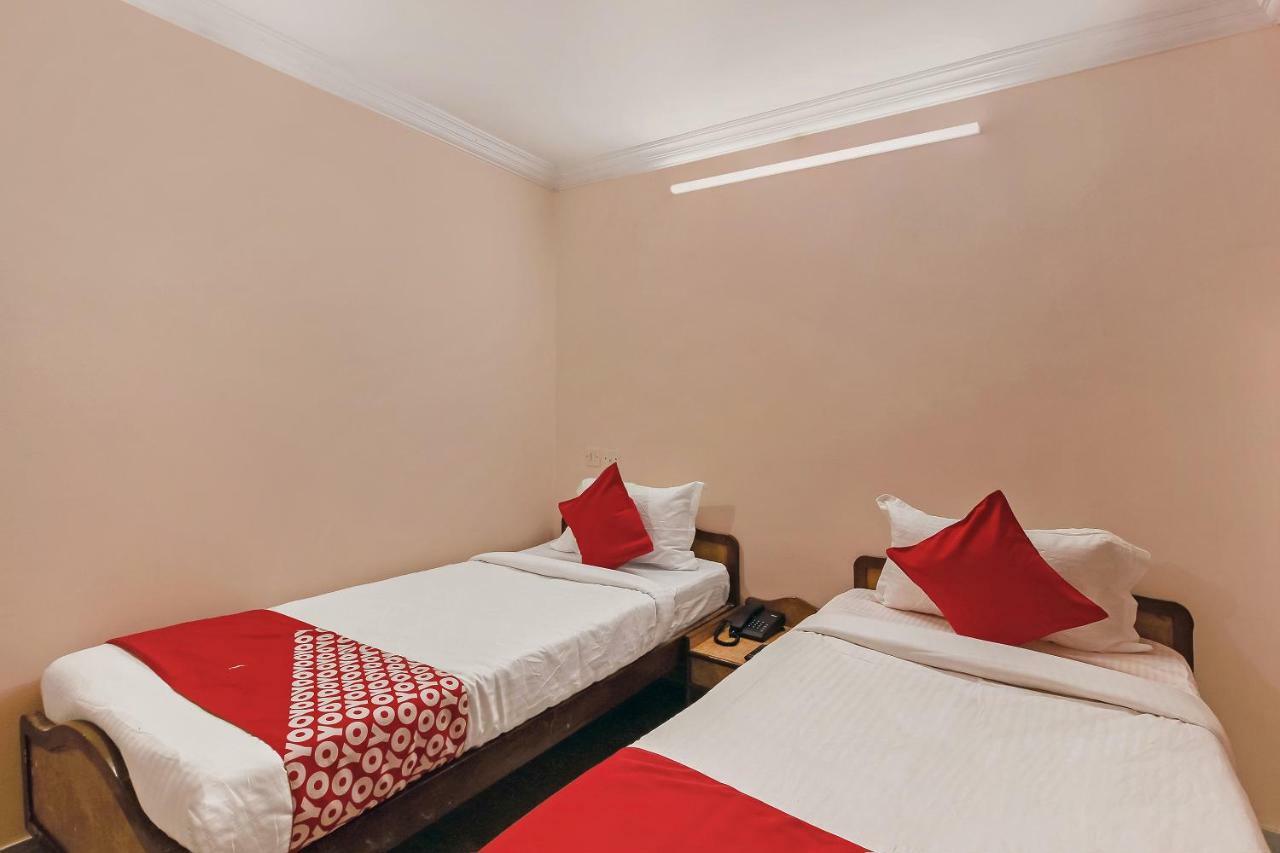 Oyo 23191 Flagship Hotel Raj Madan Ameerpet Hyderabad Exterior photo